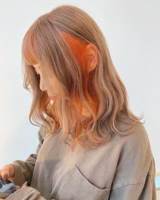 inner orange🍊× milk tea🍼

hair by @mori_rin715 

#松本市
#松本市美容室
#松本市美容院
#brownie
#leclaire
#thecabana
#インナーカラー
#オレンジ
#ミルクティーカラー