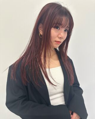 Bordeauxcolor🍇🍷

Bordeauxはブリーチ無しでもできて高発色なツヤの出るカラー✨
肌も明るく見せられてクールなファッションにも◎
ゴールドアクセサリーとの相性も抜群🙆‍♂️ 

hair by @yushi_horiuchi 

#松本市
#松本市美容室
#松本市美容院
#brownie
#leclaire
#thecabana
#Bordeaux
#艶カラー