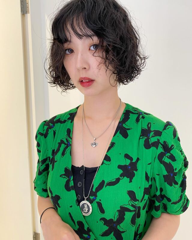 poodle perm🐩
秋冬パーマもお洒落です🍂

hair by @shu_maru 

#くるくるパーマ
#パーマ
#松本市パーマ
#松本市ボブ
#松本市
#松本市美容室
#松本市美容院
#brownie
#leclaire
#thecabana